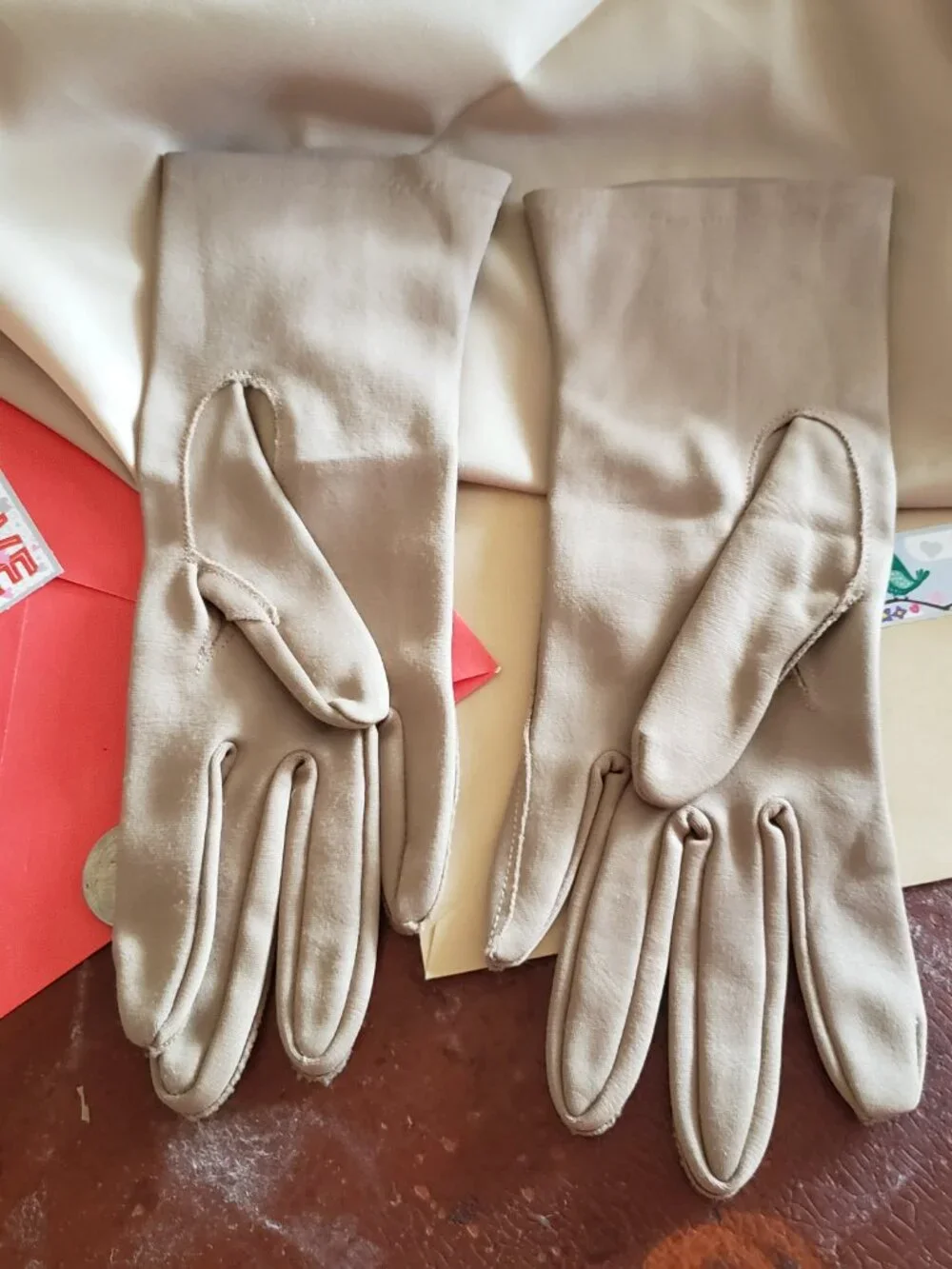 2 PAIR LOT OF VINTAGE BEIGE AND BROWN FUR TRIMMED DESIGNER GLOVES